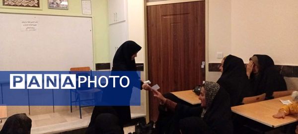 جلسه انجمن اولیا و تحویل کارنامه هشدار دبیرستان مادرمهربان خلیل آباد