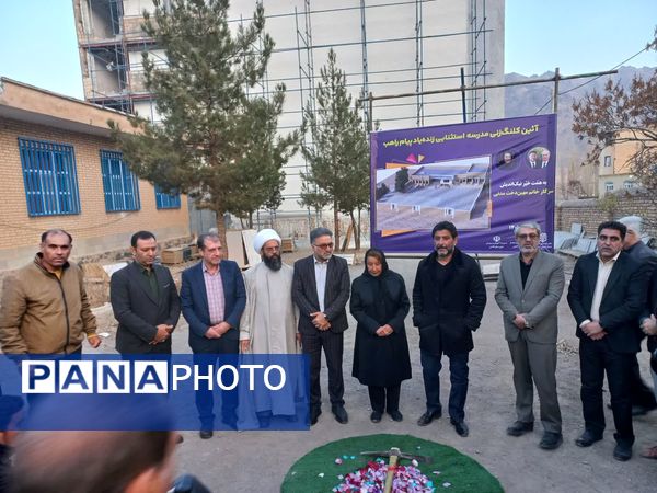 کلنگ نخستین مدرسه زنده‌یاد پیام راهب در قمصر به زمین زده شد