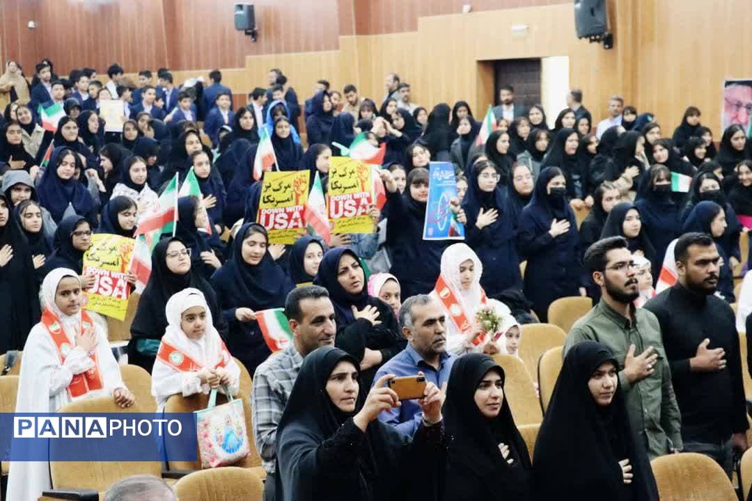 تجمع دانش‌آموزان آموزشگاه‌های شمال غرب شیراز در روز دانش‌آموز