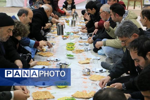 اقامه نماز جماعت مغرب و عشاء همراه با سفره افطاری ساده در حرم مطهر بی‌بی سکینه خاتون (سلام‌الله‌علیها)  ملارد در ایام ماه مبارک رمضان