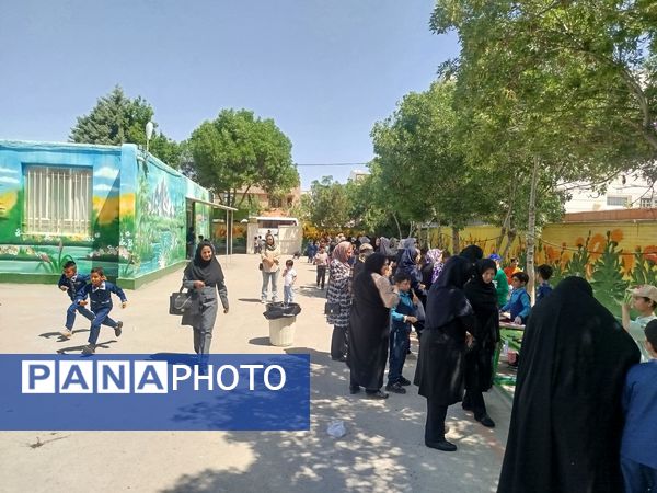 برگزاری بازارچه درون مدرسه‌ای در دبستان مبین شیروان