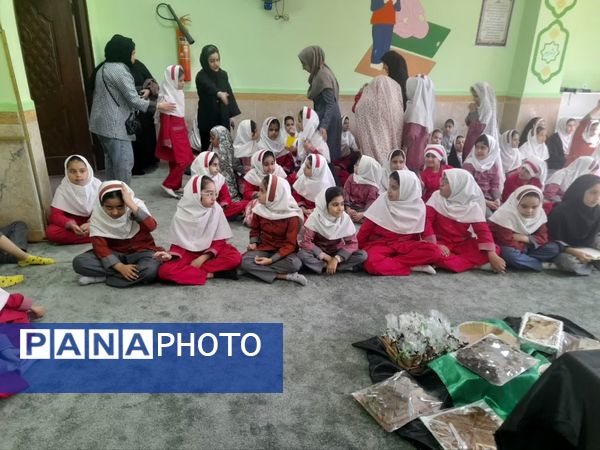 مراسم معنوی روضه حضرت فاطمه زهرا (س) در دبستان فردوس