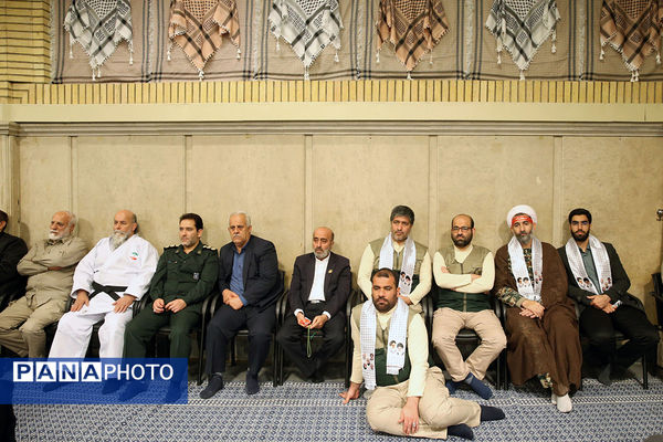 دیدار هزاران نفر از بسیجیان با رهبر معظم انقلاب
