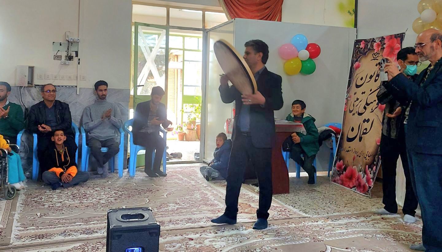 جشن مدرسه حضرت علی (ع) و کانون لقمان برای دانش‌آموزان با نیازهای ویژه کاشمر