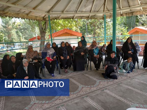 برگزاری دوره توانمندسازی دانش‌آموزان و والدین ناحیه 5 مشهد