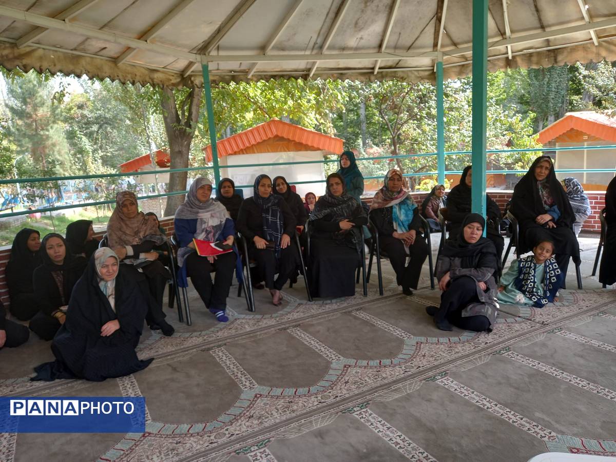 برگزاری دوره توانمندسازی دانشآموزان و والدین ناحیه 5 مشهد