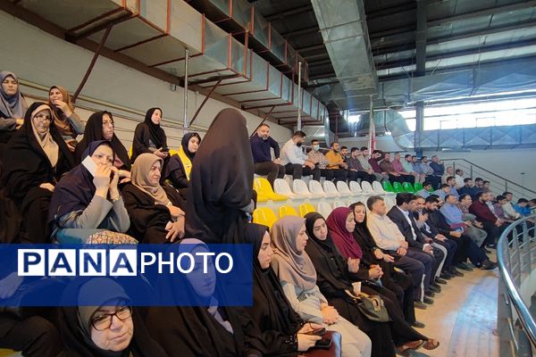 مراسم تجلیل از مربیان سازمان دانش آموزی ملارد 