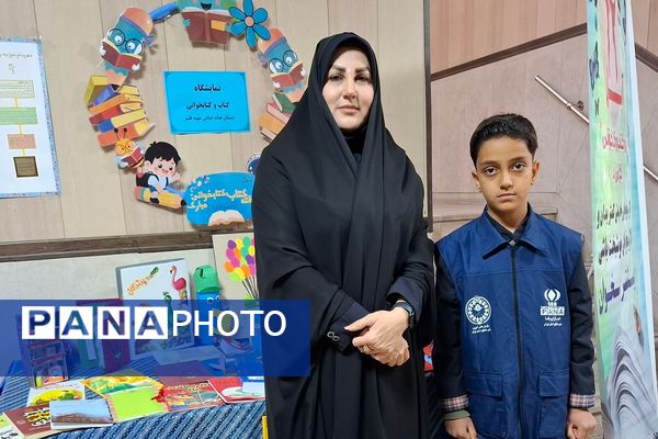 ایجاد غرفه‌های کتاب توسط دانش‌آموزان به مناسبت هفته کتاب و کتابخوانی در ناحیه دو شهرری 