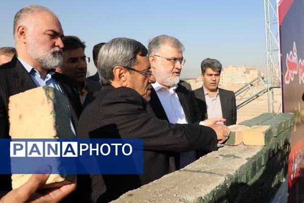 وعده قشقاوی به تحقق رسید، خشت‌گذاری دو مدرسه ۱۵ کلاسه دخترانه در حصارک پایین