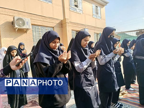 اقامه نماز باران در دبیرستان دخترانه یک وکیلی 3
