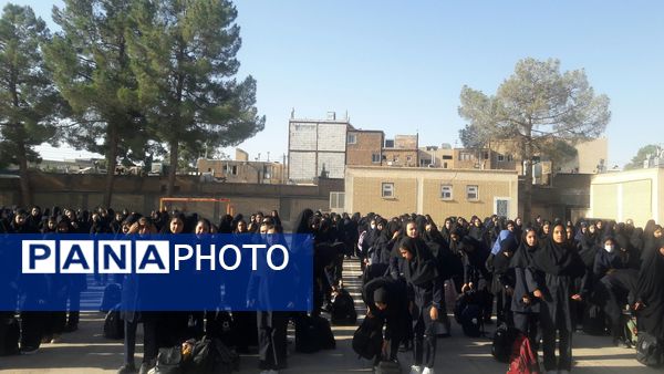 مراسم روز اول مهر ماه در دبیرستان حضرت زینب کاشمر