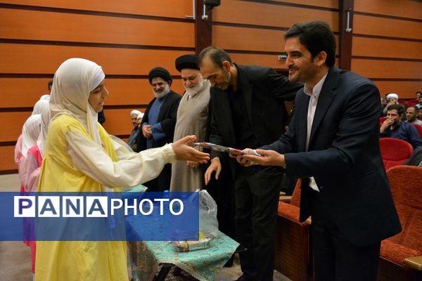 نشست هم‌اندیشی معاونین پرورشی، روحانیون امین و ائمه جماعات در بهارستان‌دو