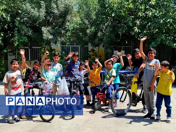 بازدید مسئولین از کلاس های تابستانه در پایگاه های اوقات فراغت ناحیه دو مشهد 