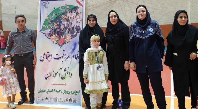 برگزاری جشنواره بومی محلی در ورزشگاه سلمان ناحیه۴