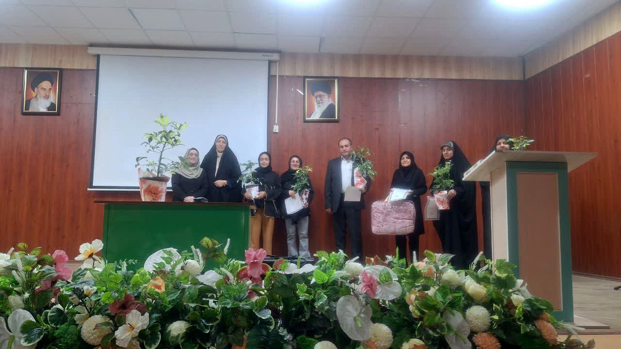 جلسه انجمن اولیا و مربیان دبستان پروین اعتصامی
