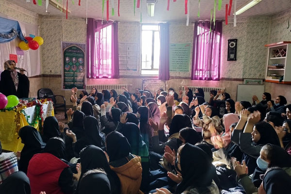 سیره حضرت زهرا(س) مسیر موفقیت دختران امروز است