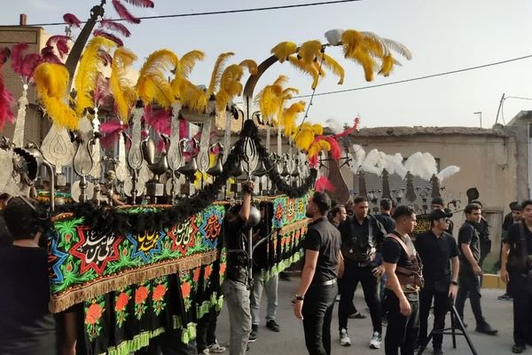 کاروان بزرگ علم گردانی در کاشان