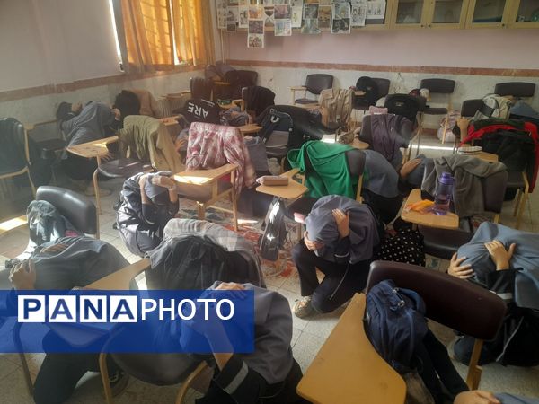 بیست و هفتمین مانور سراسری زلزله در دبیرستان نمونه وکیلی ۱۰