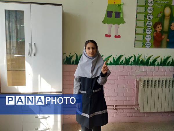 انتخابات شورای دانش آموزی در مدرسه تکتم خلیل آباد 