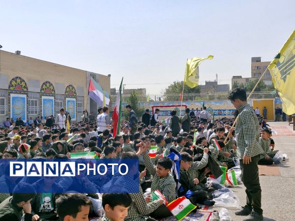 اجتماع دانش‌آموزان ابتدایی پسرانه امام رضا(ع) واحد ۸ در حمایت از عملیات وعده صادق ۲ 