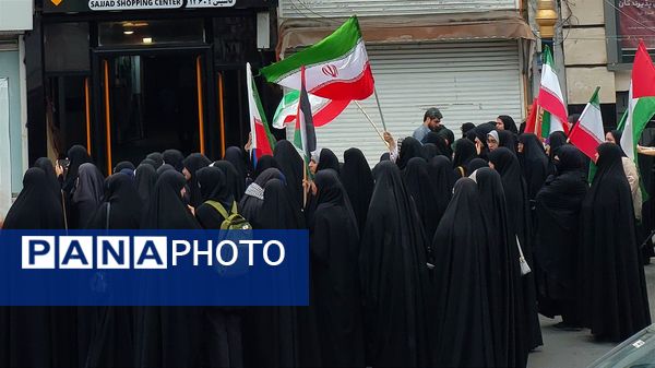 تجمع دانشجویان در اعتراض به حملات آمریکا و اسرائیل در قائمشهر 
