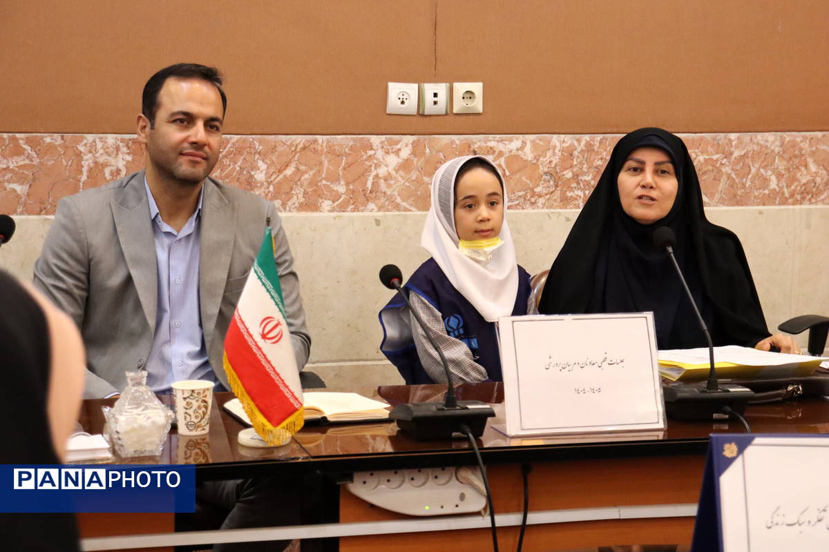 هم‌افزایی نیروهای پرورشی قطب پرند در نشست تخصصی رباط‌کریم