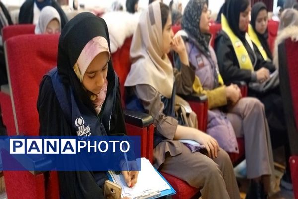 کلاس آموزشی خبرنگاری در کانون مهر تابان نیشابور