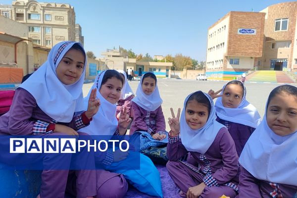 شادی و هیاهوی کودکان در اردوی درون مدرسه‌ای  آموزشگاه ایران ۲ به مناسب هفته ملی کودک 