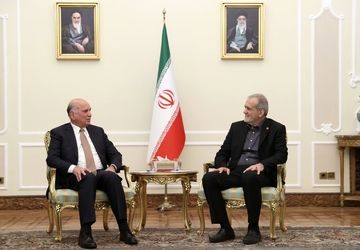 پزشکیان: برای رشد و پیشرفت ملت‌ ایران از کسی دستور یا اجازه نمی‌گیریم
