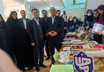 نمایش خلاقیت دانش‌آموزان در نمایشگاه «ماه‌ها» دبیرستان ریحانه