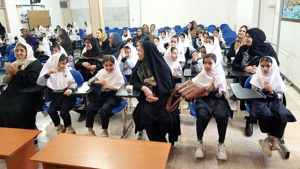 بزرگداشت هفته ملی سالمند در دبستان دخترانه سماء شیروان 