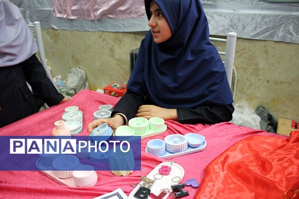 برپایی بازارچه کسب و کار دانش‌آموزی در مدرسه حضرت معصومه (س) ناحیه 4 کرج
