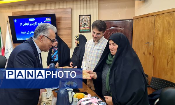 مراسم تجلیل از خانواده‌های شهدا در آموزش و پرورش گلستان