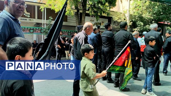 حضور قشر نوجوان و جوان در عزاداری تاسوعای حسینی