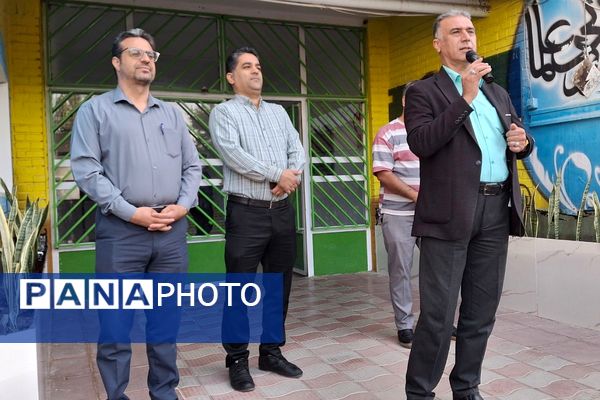 تجلیل دبیرستان شهید قمی از پدران مسئول در نیروی انتظامی و آتش‌نشانی