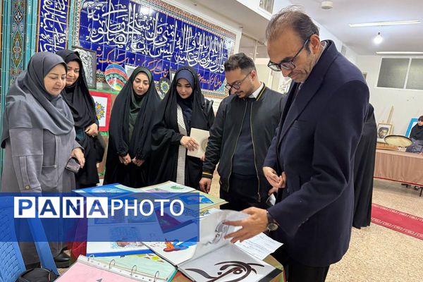 آیین افتتاحیه نمایشگاه هنری «ماها» در هنرستان شهید تاجیک بهارستان‌دو