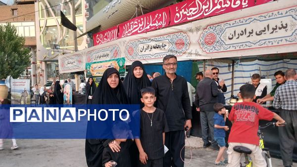 دانش‌آموزان با عشق در موکب امام حسین (ع) پذیرای زائران شدند