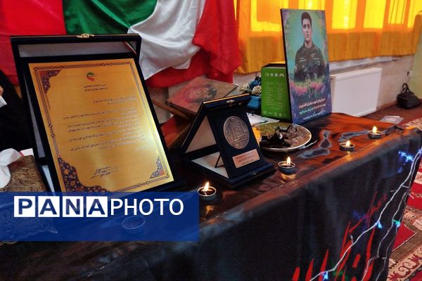 افتتاح کتاب «از ایرانمان دفاع کنیم» در دبستان ۲۲ بهمن با حضور مادر شهید عرشیان افشارمند