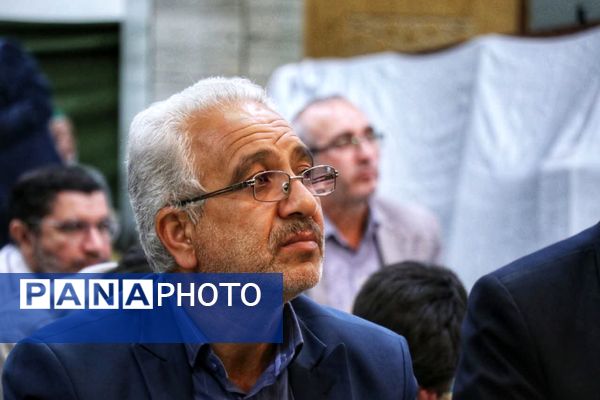 پرچم متبرک امام رضا (ع) در جشن ولادت امام رئوف در مسجد امام حسن عسکری (ع) بجنورد 