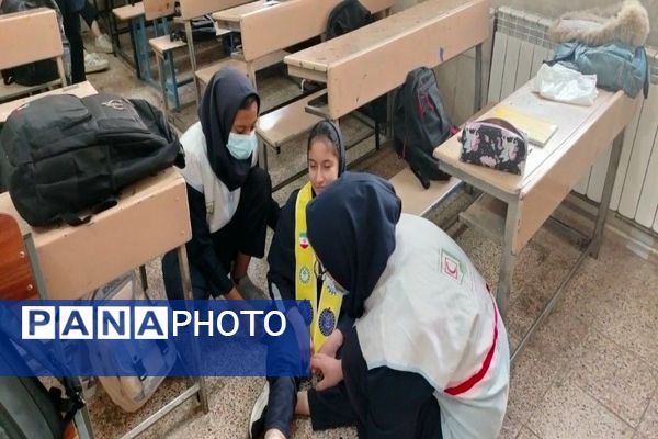 بیست و هفتمین مانور زلزله سراسری در دبیرستان شهید مجید دهنوی نیشابور 