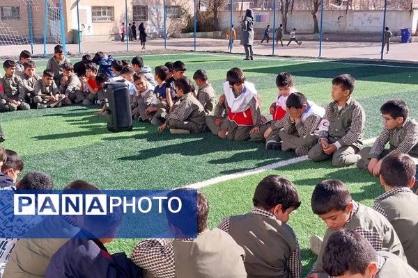 آموزش شرایط اضطراری و پناهگیری در دبستان باقرالعلوم فیروزکوه