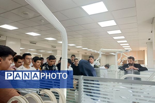 بازدید از دانشکده دندانپزشکی تهران دانش‌آموزان دبیرستان شهدای علم‌ و فناوری بهارستان دو
