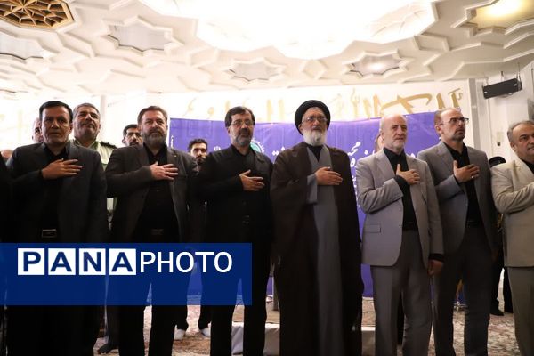 ادای احترام مسئولان قم به شهدا در هفته دولت