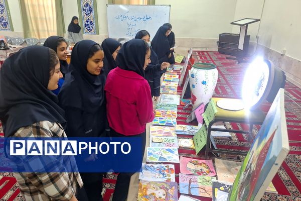 نمایشگاه آثار مسابقات جشنواره فرهنگی هنری امید فردا 