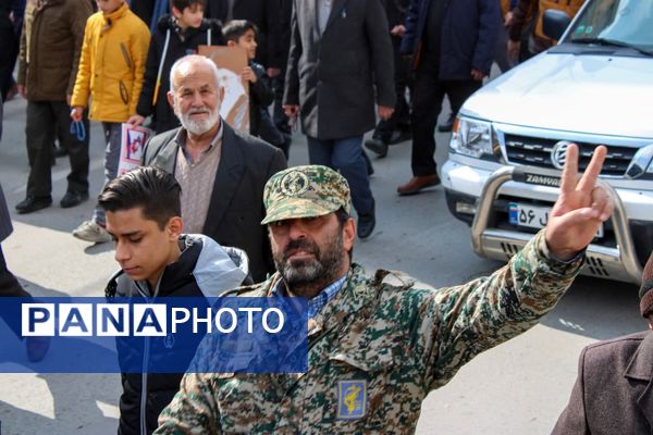 حضور حماسی کودکان و نوجوانان دورود در راهپیمایی 22 بهمن