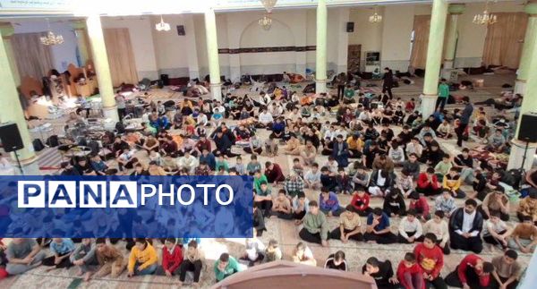 اعتکاف دانش آموزی در کاشمر