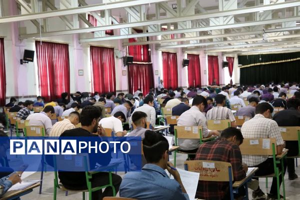 بازدید مدیرکل آموزش و پرورش از برگزاری امتحانات نهایی در یزد