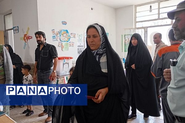 حضور پرشور مردم روستای نقاب در انتخابات ریاست جمهوری