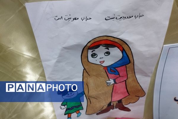 نمایشگاه حجاب به‌مناسبت ایام فاطمیه در مدرسه نشاط اسلامشهر