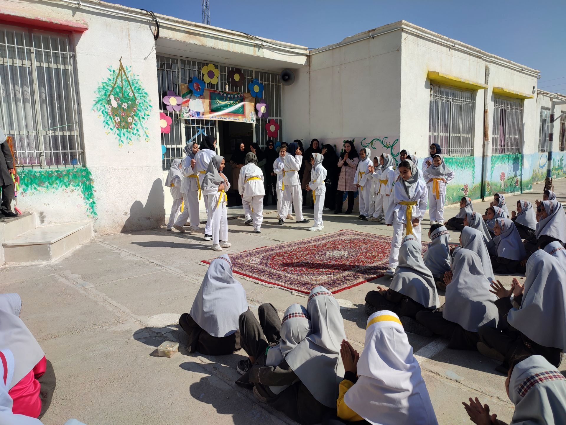 جشن پویایی و تندرستی در فدافن؛ المپیاد ورزشی مدرسه شهید نجفی به راه افتاد